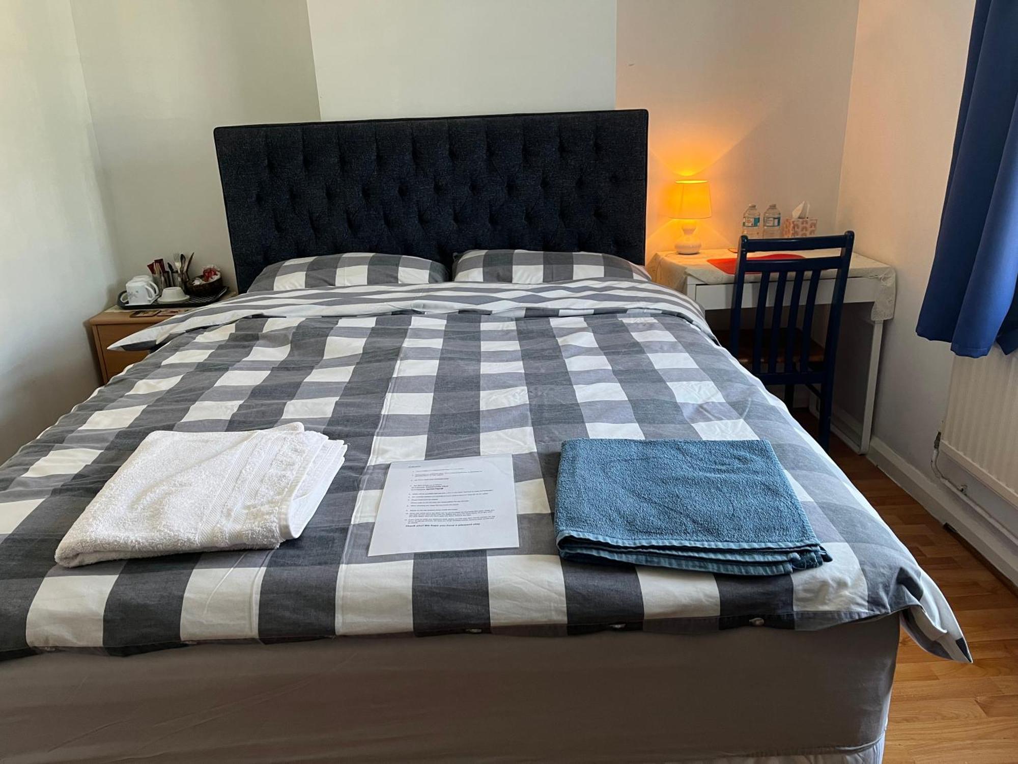 Large Double Bedroom With Free On Site Parking Kingston upon Thames  Exterior photo