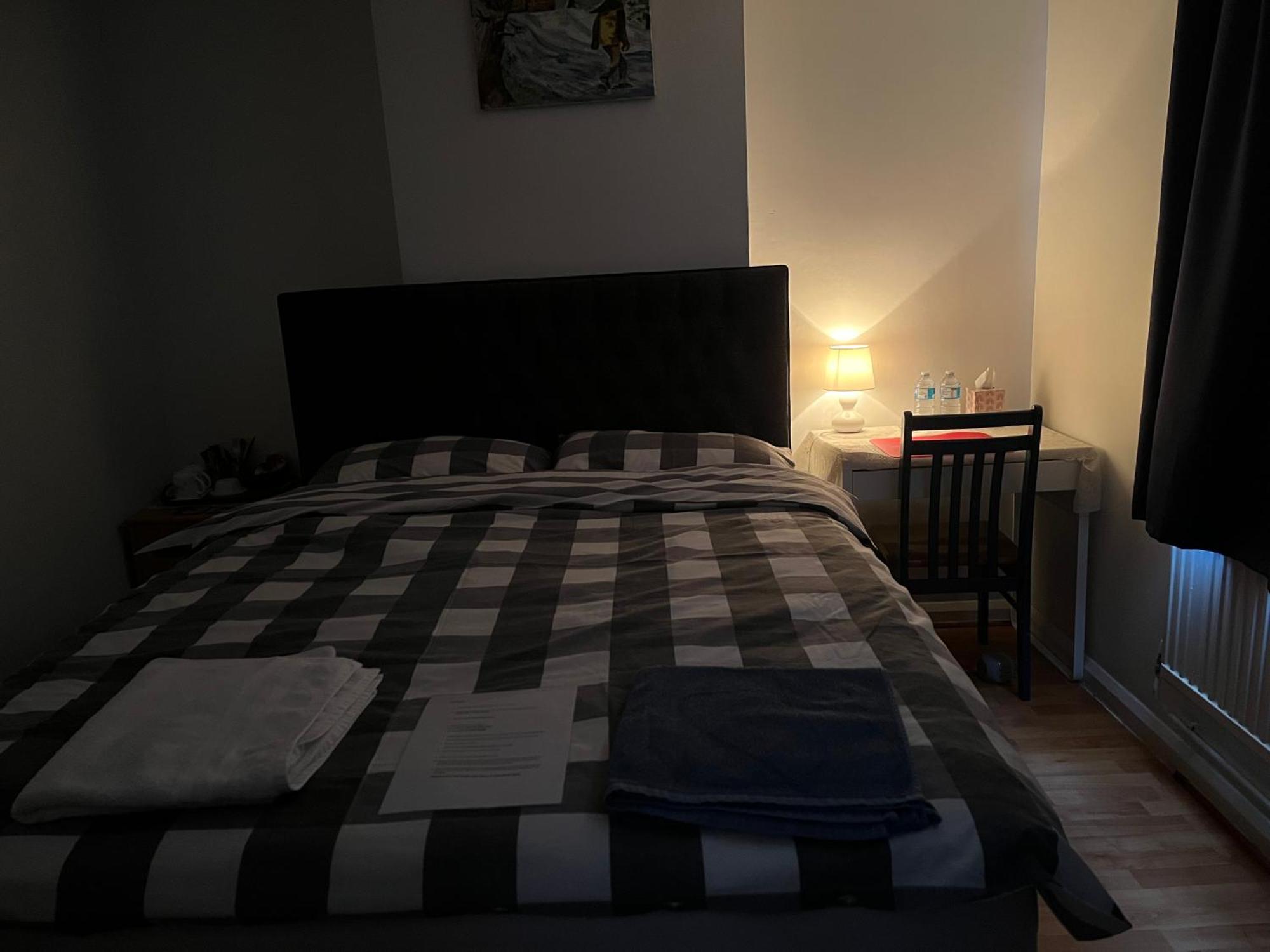 Large Double Bedroom With Free On Site Parking Kingston upon Thames  Exterior photo
